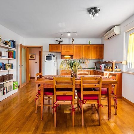 Valessia House With Apartment อูมัค ภายนอก รูปภาพ