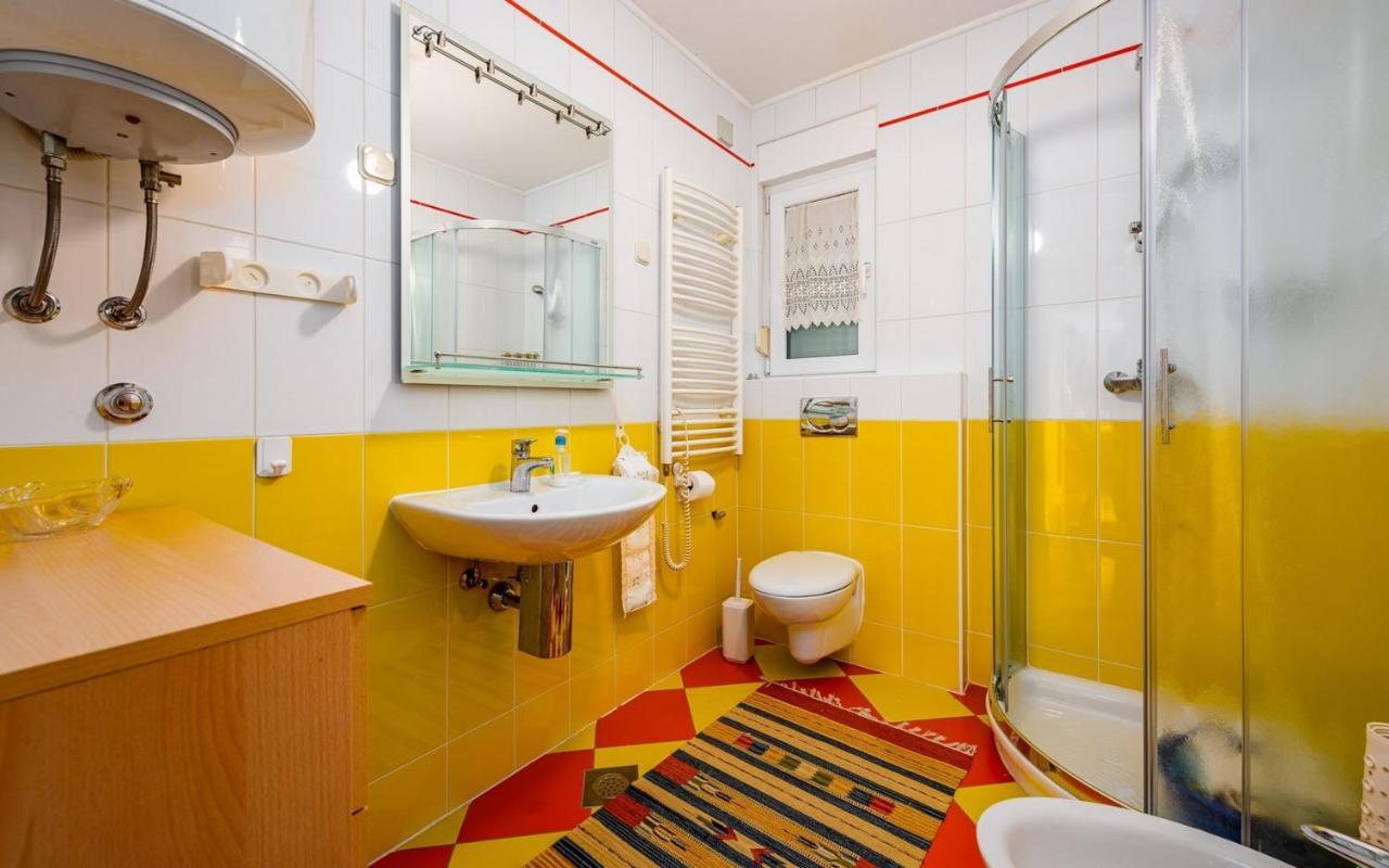 Valessia House With Apartment อูมัค ภายนอก รูปภาพ